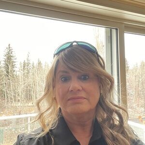 Meet your Posher, Cari